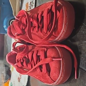 PUMA Suede Platform Trace Valentines Day Women’s Size 6 slightly worn red sneake
